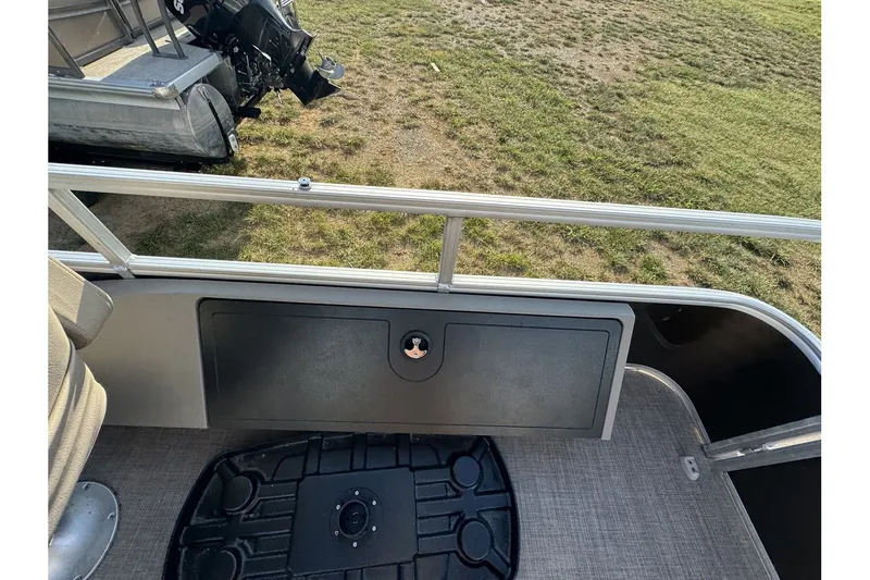 Slide: The Image of Sun Tracker Sportfish 24 XP3 2023 - 30