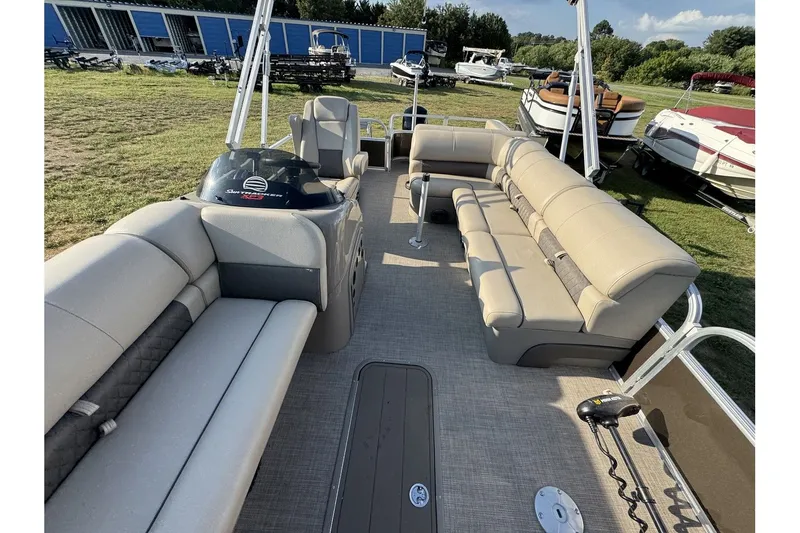 Slide: The Image of Sun Tracker Sportfish 24 XP3 2023 - 17