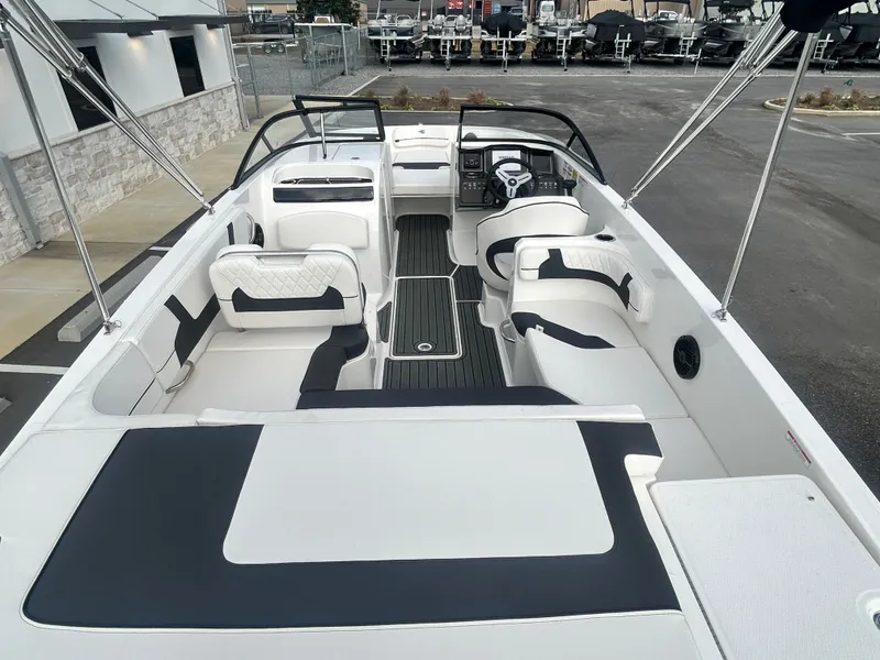 Slide: The Image of Bayliner VR6OB 2026 - 12