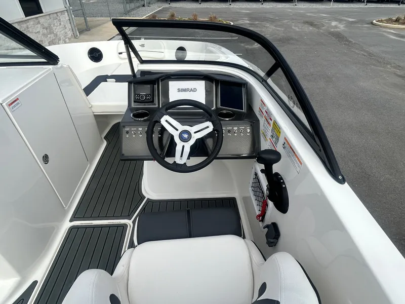 Slide: The Image of Bayliner VR6OB 2026 - 14