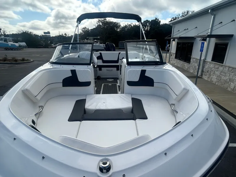 Slide: The Image of Bayliner VR6OB 2026 - 9