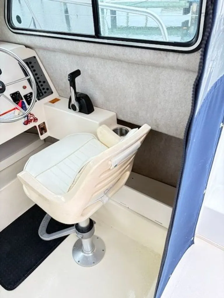 Slide: The Image of Parker Marine 2320 Sport Cabin 2010 - 4