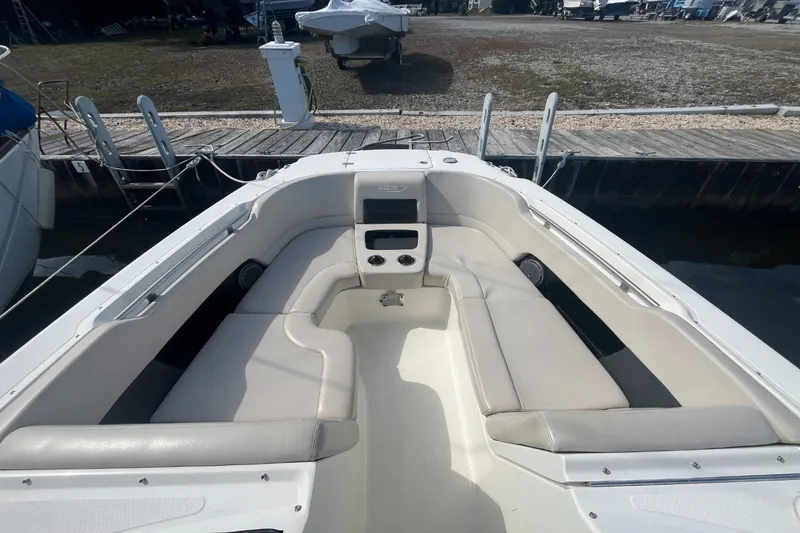 Slide: The Image of Boston Whaler 270 Vantage 2019 - 10