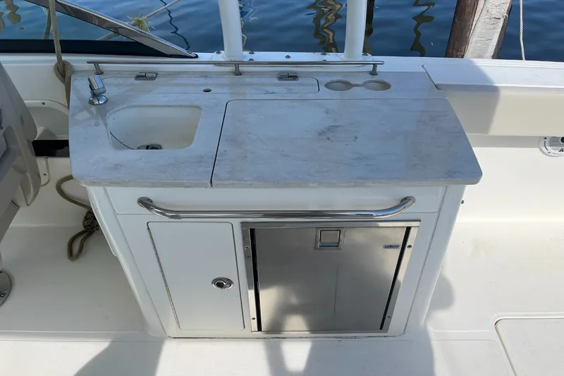 Slide: The Image of Boston Whaler 270 Vantage 2019 - 3