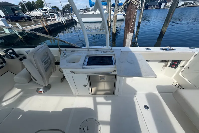 Slide: The Image of Boston Whaler 270 Vantage 2019 - 6