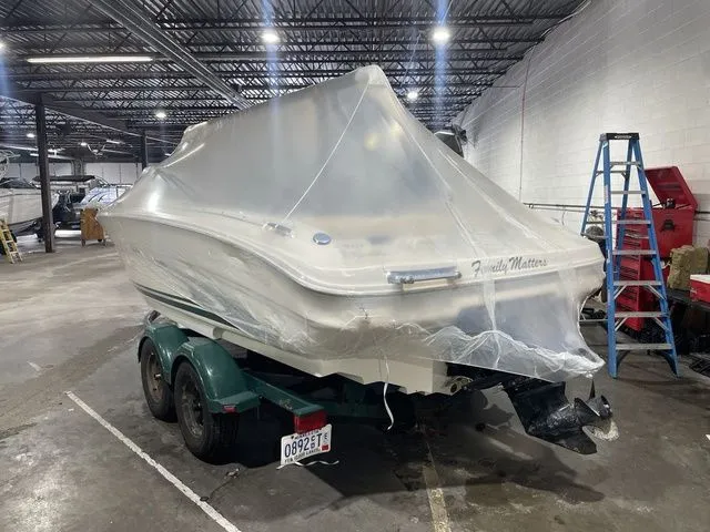 Slide: The Image of Sea Ray 210 Bow Rider 2001 - 4