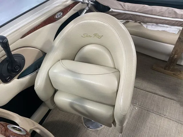 Slide: The Image of Sea Ray 210 Bow Rider 2001 - 9