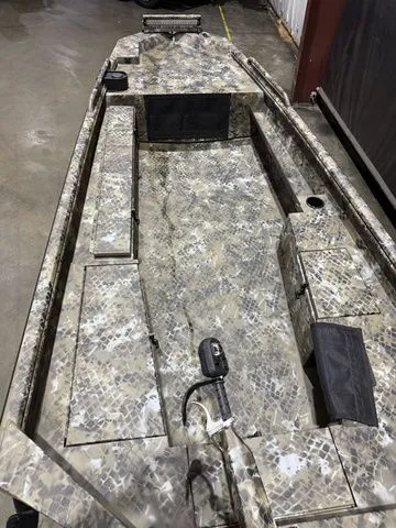 Slide: The Image of Excel 1751 Shallow Water F4 W/Mud Buddy HDR 40 Timber Ki 2026 - 5