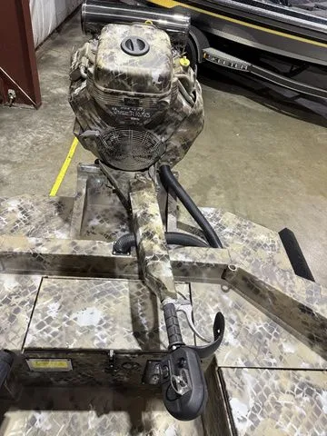 Slide: The Image of Excel 1751 Shallow Water F4 W/Mud Buddy HDR 40 Timber Ki 2026 - 9