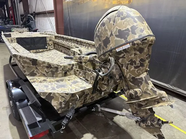 Slide: The Image of Excel 1751 Viper W/Yamaha 60 2026 - 5