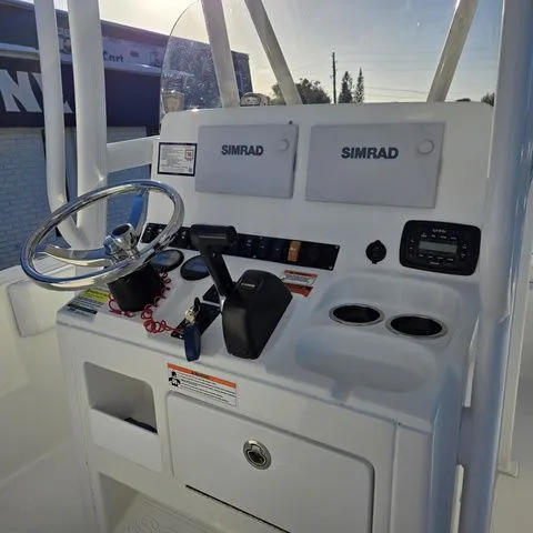 Slide: The Image of Sea Hunt Ultra 225 2015 - 16