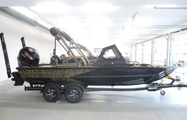 Slide: The Image of SeaArk ProCat 200 2026 - 2