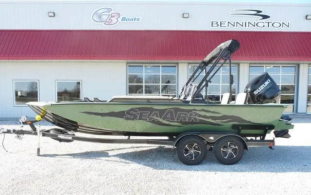 Slide: The Image of SeaArk Easy 200 2026 - 3