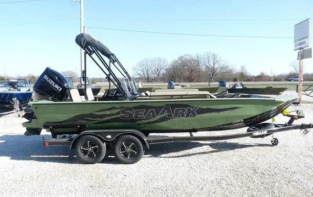 Slide: The Image of SeaArk Easy 200 2026 - 6