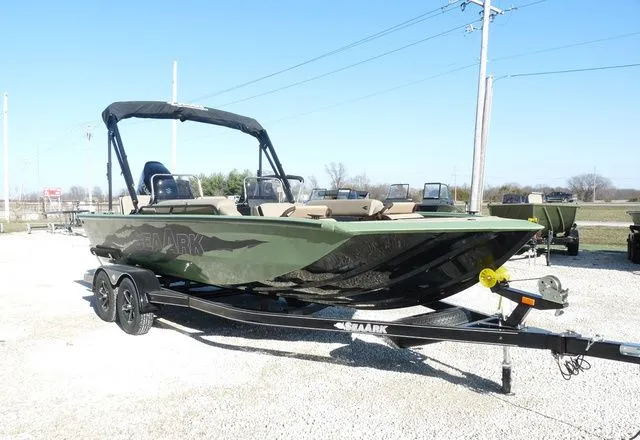 Slide: The Image of SeaArk Easy 200 2026 - 7