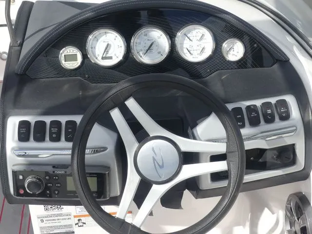 Slide: The Image of Regal 1900 ES Bowrider 2020 - 15