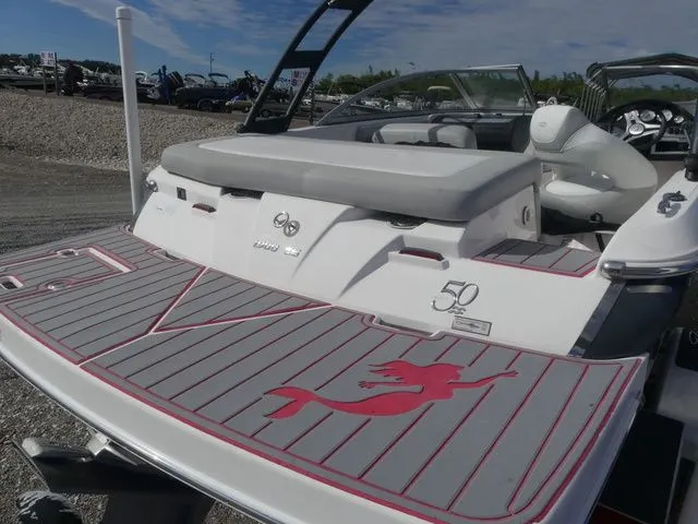 Slide: The Image of Regal 1900 ES Bowrider 2020 - 19