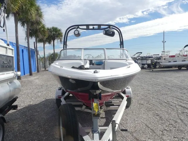 Slide: The Image of Regal 1900 ES Bowrider 2020 - 2