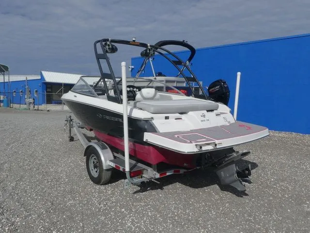 Slide: The Image of Regal 1900 ES Bowrider 2020 - 6