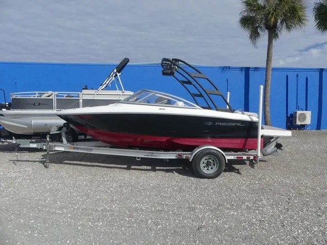 Slide: The Image of Regal 1900 ES Bowrider 2020 - 7