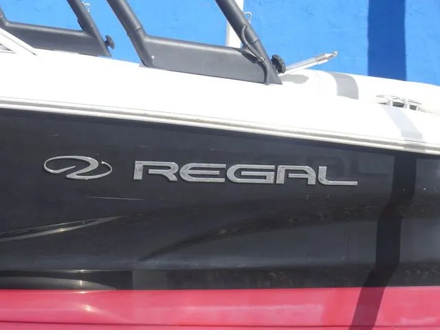 Slide: The Image of Regal 1900 ES Bowrider 2020 - 8