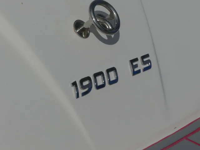 Slide: The Image of Regal 1900 ES Bowrider 2020 - 9