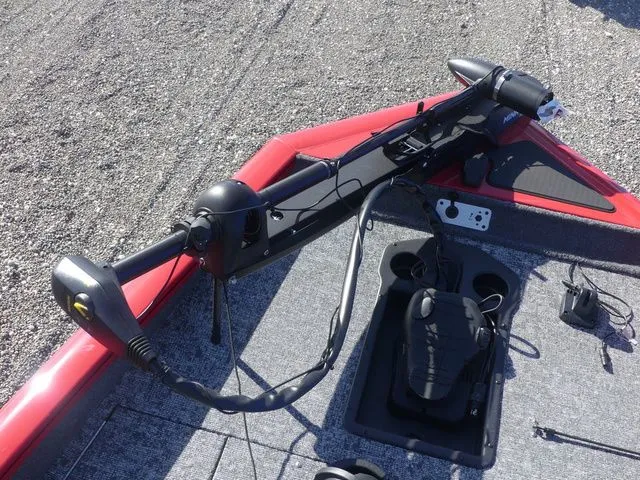 Slide: The Image of Tracker Pro Team 175 2026 - 13