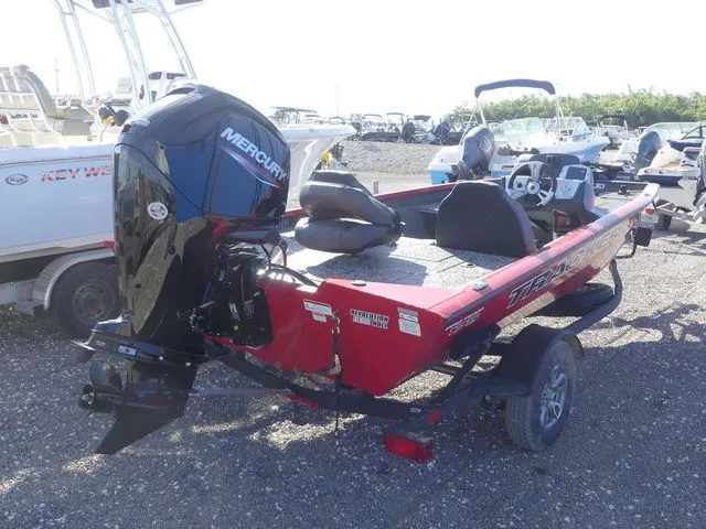 Slide: The Image of Tracker Pro Team 175 2026 - 4