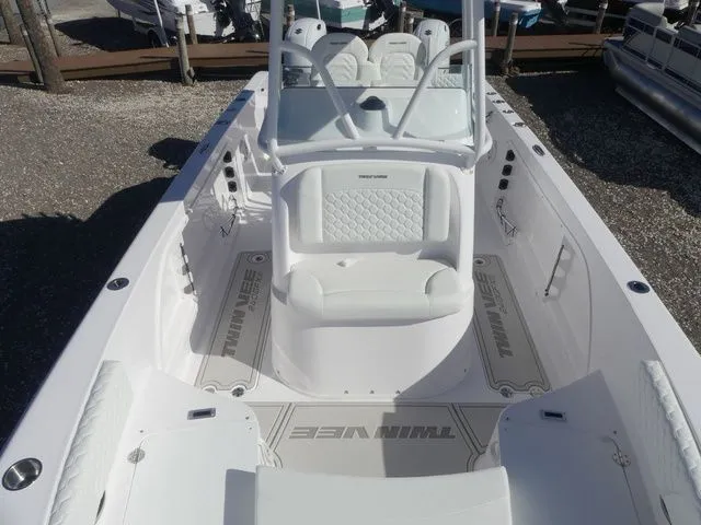 Slide: The Image of Twin Vee 240 GFX2 2026 - 14