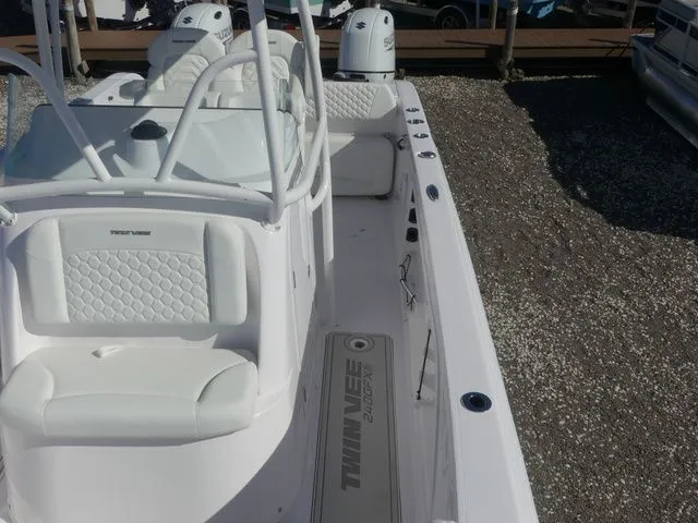 Slide: The Image of Twin Vee 240 GFX2 2026 - 17