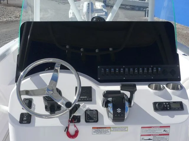 Slide: The Image of Twin Vee 240 GFX2 2026 - 20