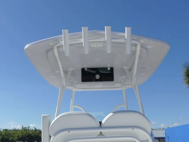 Slide: The Image of Twin Vee 240 GFX2 2026 - 24