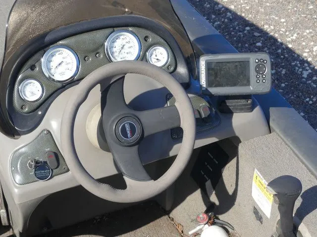 Slide: The Image of Tracker Pro Team 175 2004 - 17