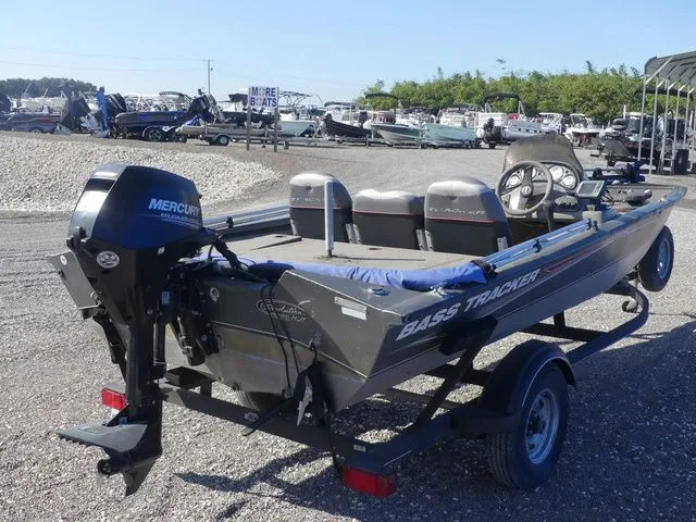 Slide: The Image of Tracker Pro Team 175 2004 - 4