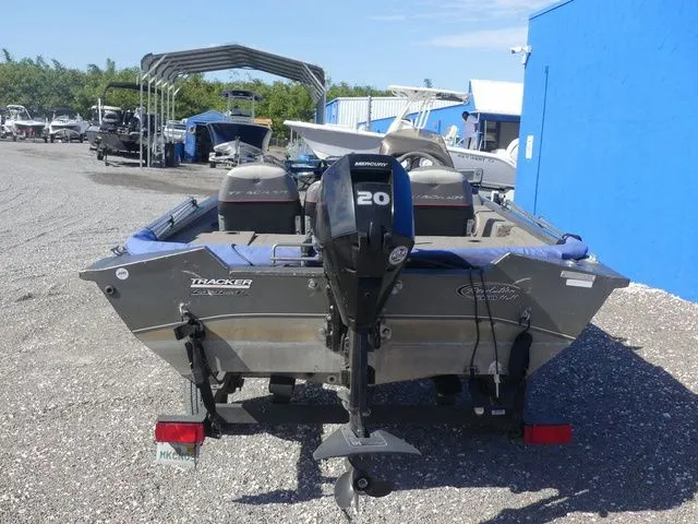 Slide: The Image of Tracker Pro Team 175 2004 - 5