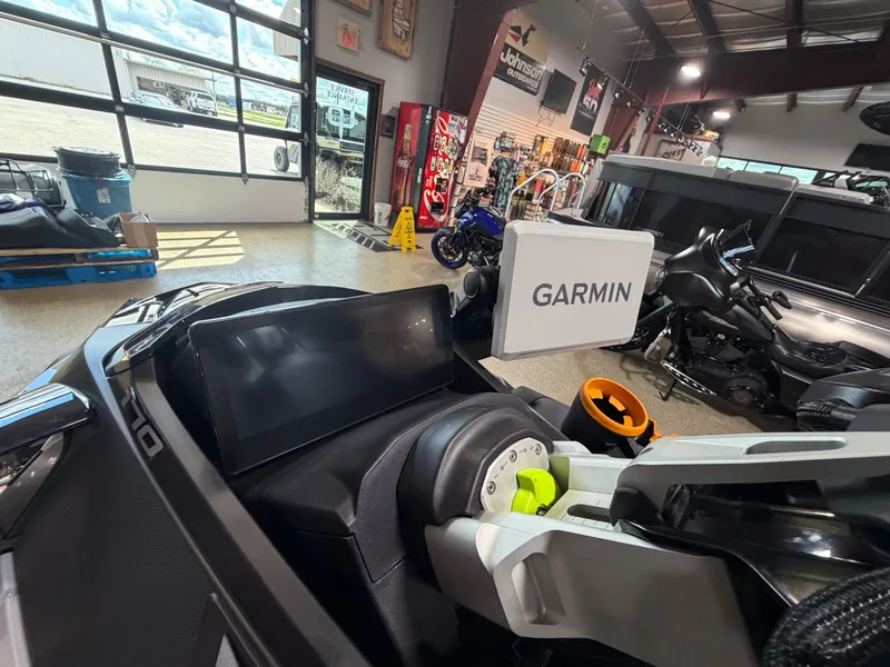 Slide: The Image of Sea-Doo FishPro Trophy 170 2026 - 7