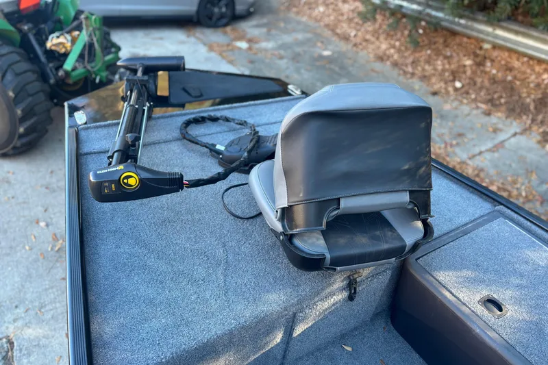 Slide: The Image of 2023 Tracker Bass Tracker Classic XL boat with trolling motor and seat. - 7