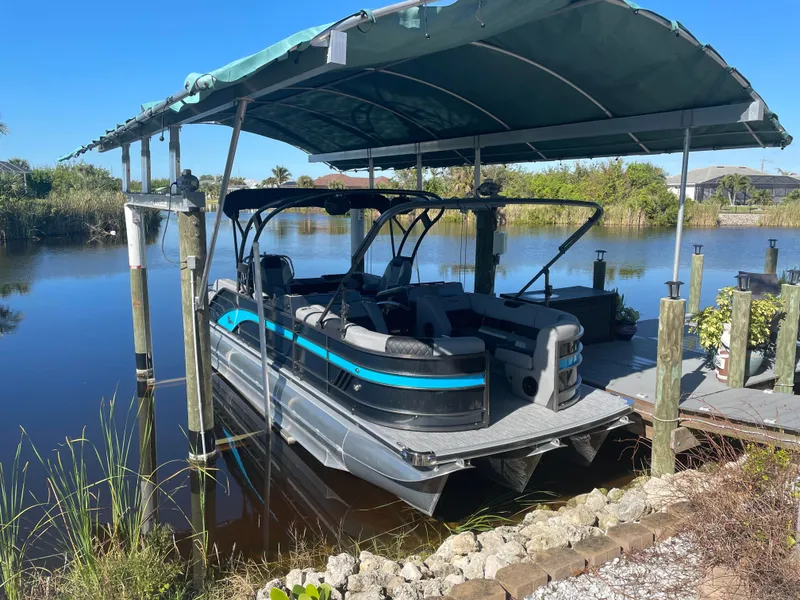 The Image of Massimo T-25 ULTRA Lounger Tritoon 2025 - 0