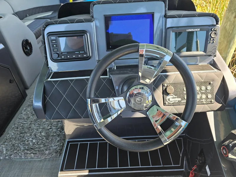 Slide: The Image of Massimo T-25 ULTRA Lounger Tritoon 2025 - 10