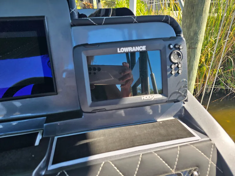 Slide: The Image of Massimo T-25 ULTRA Lounger Tritoon 2025 - 11