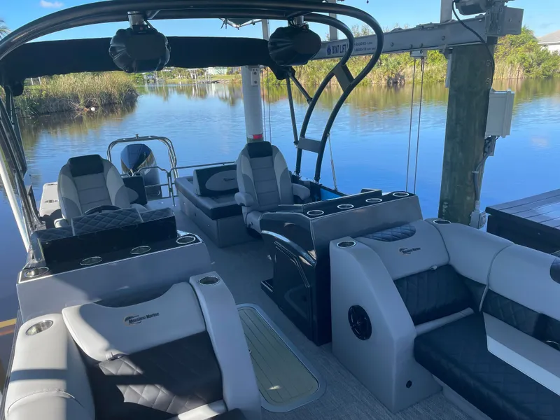 Slide: The Image of Massimo T-25 ULTRA Lounger Tritoon 2025 - 18