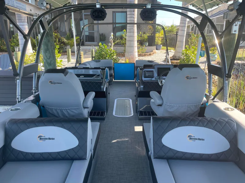 Slide: The Image of Massimo T-25 ULTRA Lounger Tritoon 2025 - 19