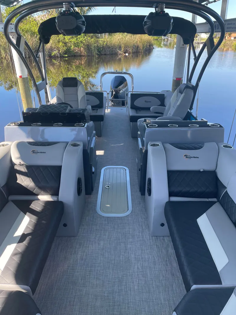 Slide: The Image of Massimo T-25 ULTRA Lounger Tritoon 2025 - 5