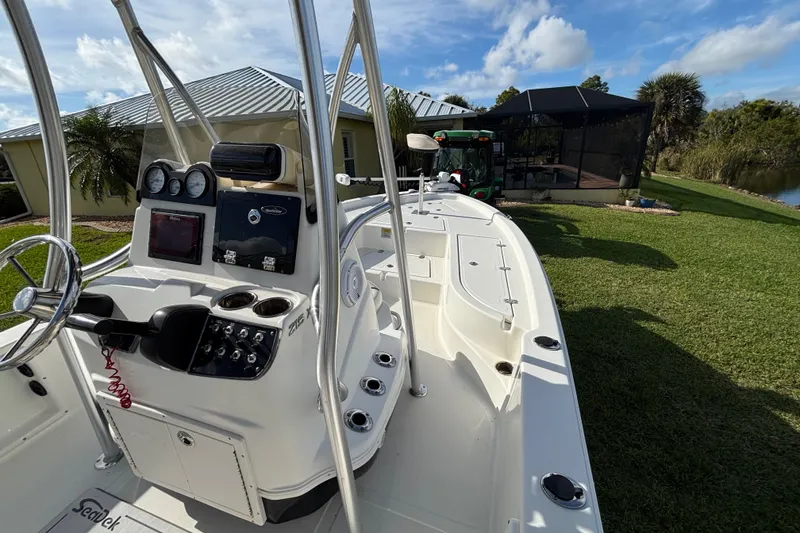 Slide: The Image of 2017 NauticStar 215 XTS Shallow Bay boat on grassy lawn, sunny day. - 14