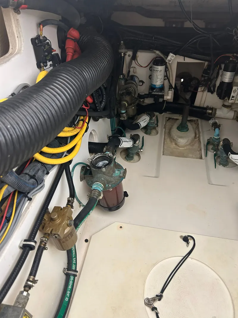 Slide: The Image of Pursuit OS 385 Offshore 2016 - 12