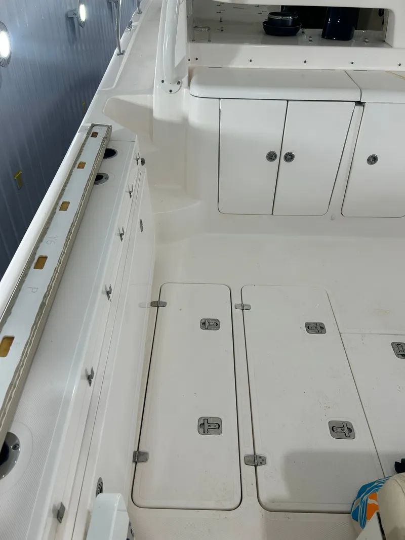 Slide: The Image of Pursuit OS 385 Offshore 2016 - 18