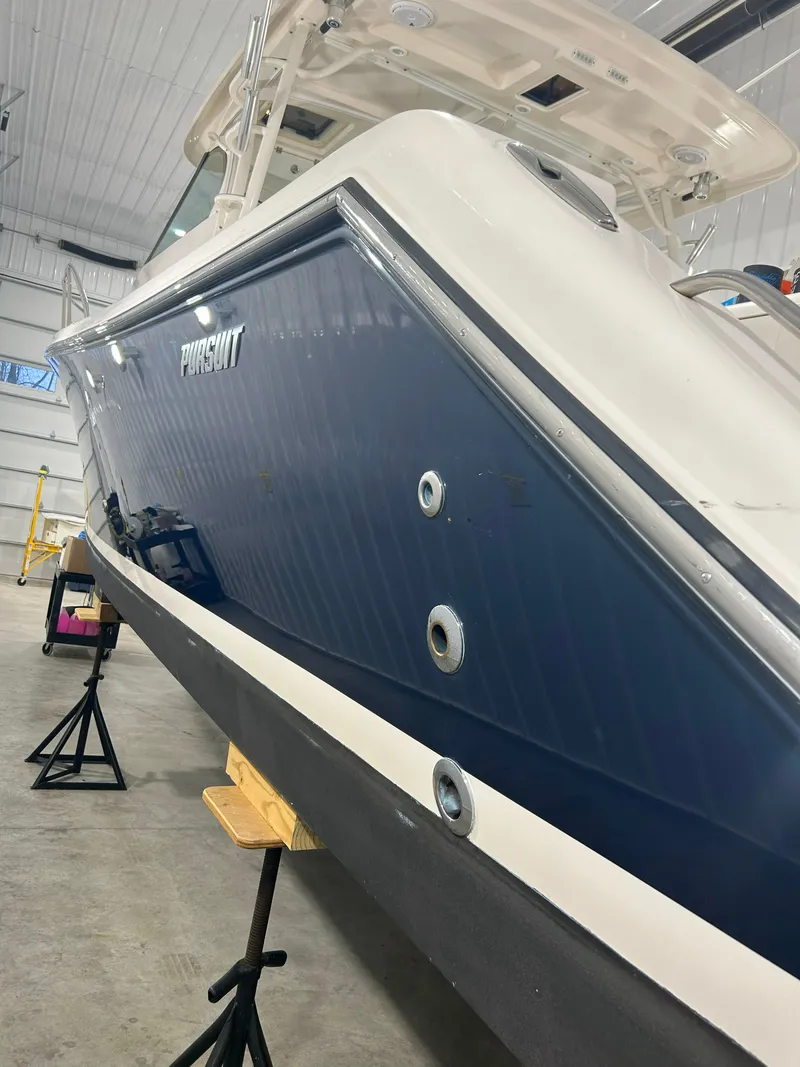 Slide: The Image of Pursuit OS 385 Offshore 2016 - 19