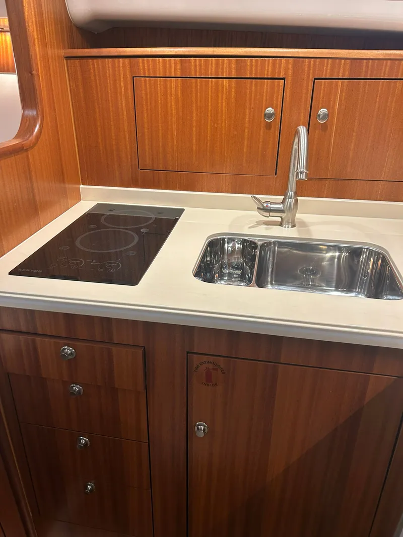 Slide: The Image of Pursuit OS 385 Offshore 2016 - 22