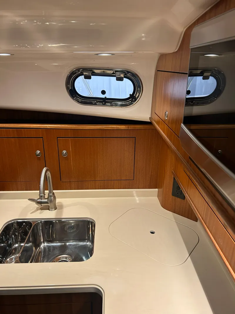 Slide: The Image of Pursuit OS 385 Offshore 2016 - 23