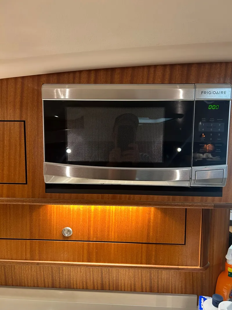 Slide: The Image of Pursuit OS 385 Offshore 2016 - 24